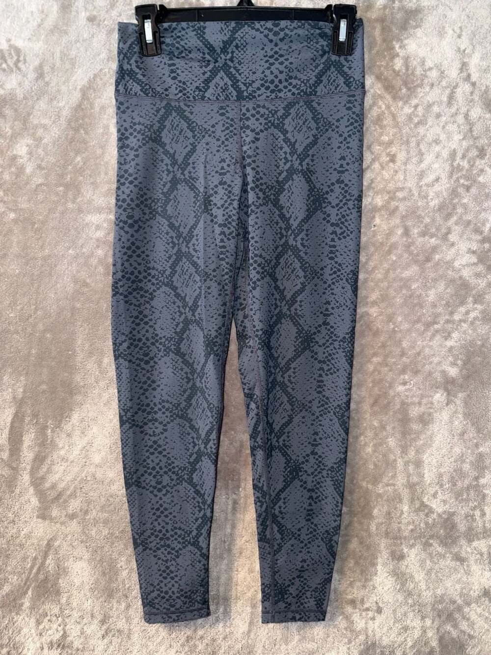 Womens Performance Capri Leggings Snakeskin size M Gym Activewear